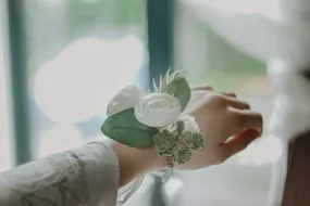 Eucalyptus wrist corsage, Eucalyptus Bridal bracelet, Ivory bridesmaids corsage, Rustic bridal wrist corsage, weddings