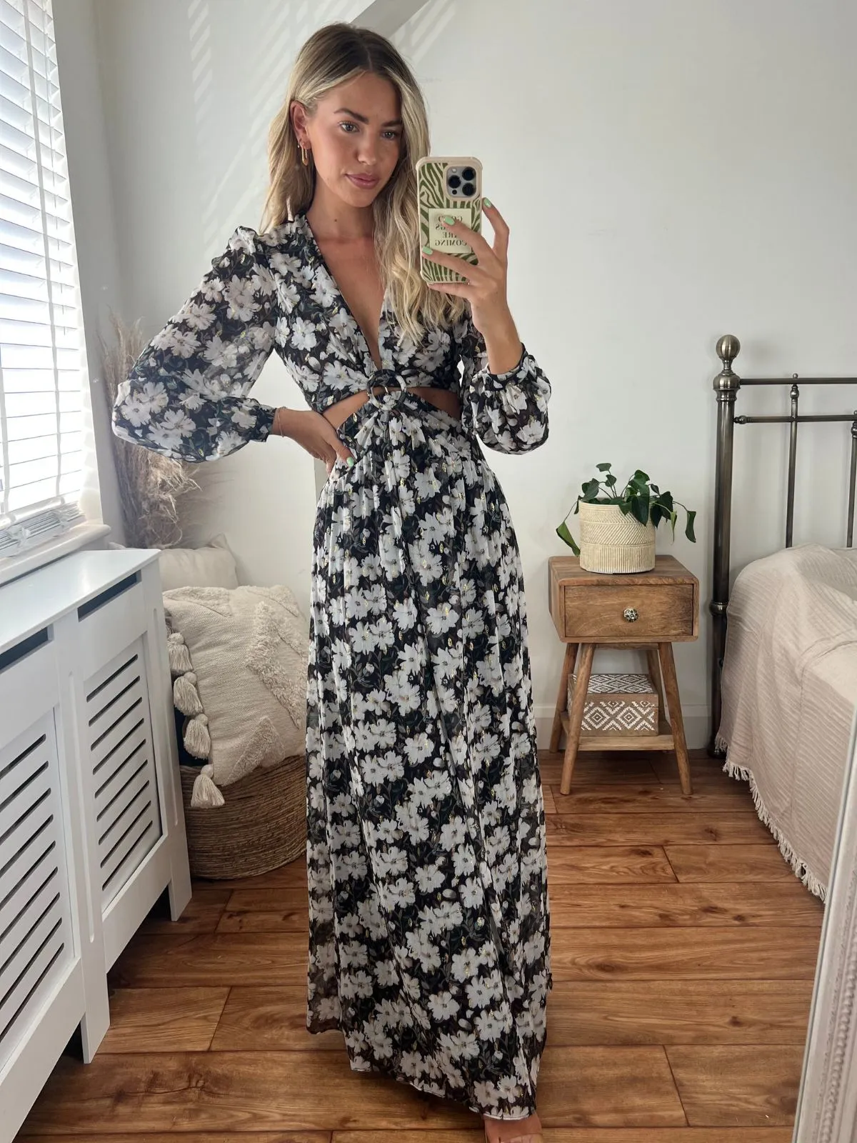 Tami Cut Out Maxi Dress / Dark Floral