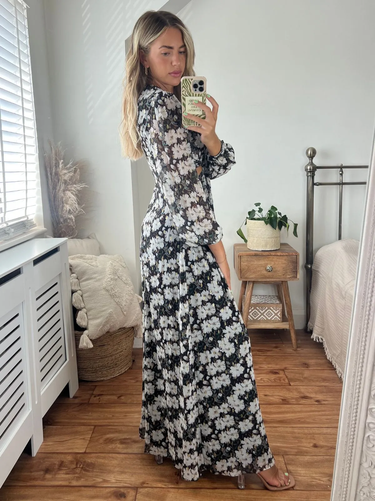 Tami Cut Out Maxi Dress / Dark Floral